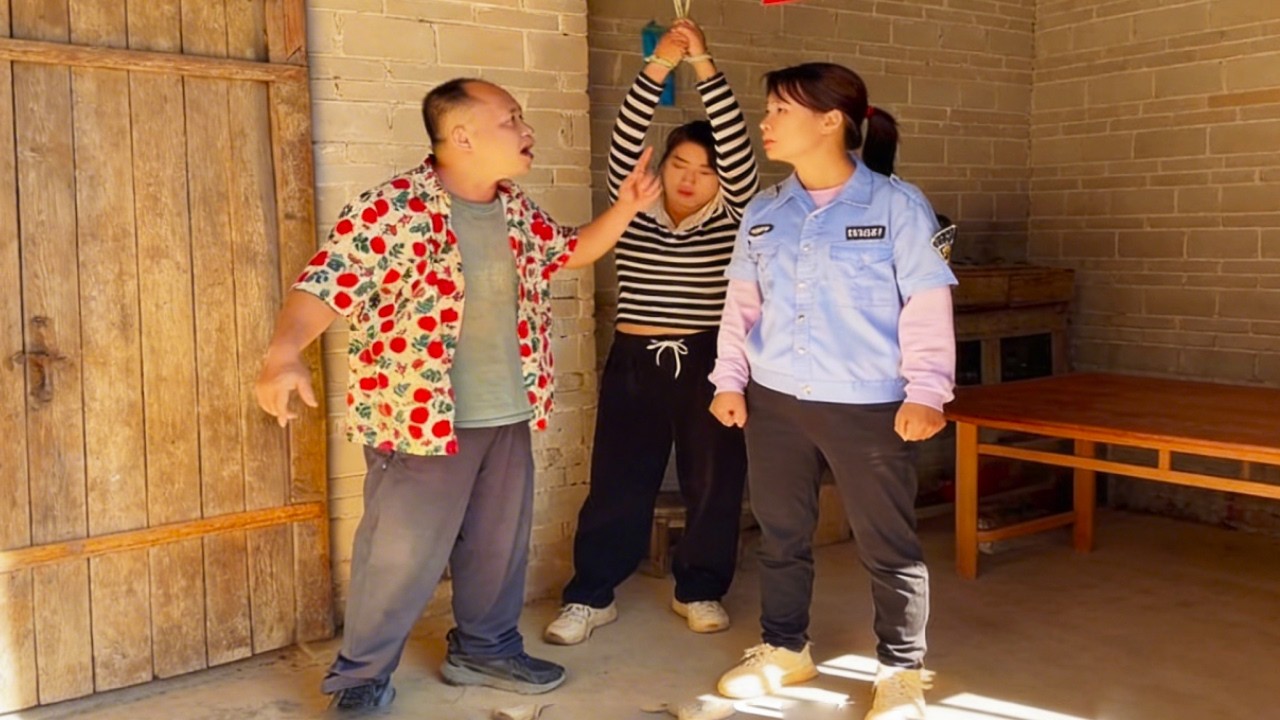 铲除毒瘤，为民除害！正义保安一路跟踪人贩子到狼窟，解救被困少妇，一顿操作揍得恶人跪地求饶！【小啊敏】