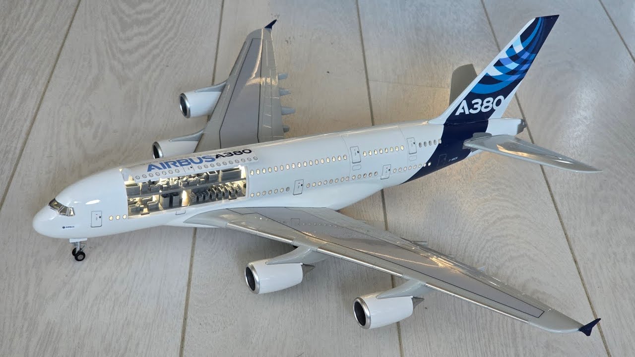 Насколько хороша эта масштабная модель Airbus A380 с открывающимися деталями и подсветкой? Давайт...