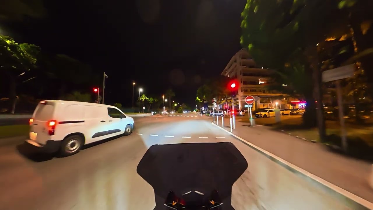 Ночная мотопрогулка на Honda X adv: рев мотора и огни Ниццы!