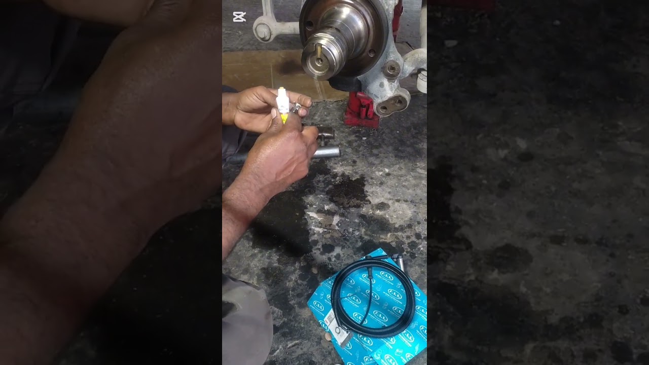 How change mersedes actros mb 2 truck;s Brake Abs sensor and abs sensor ring 