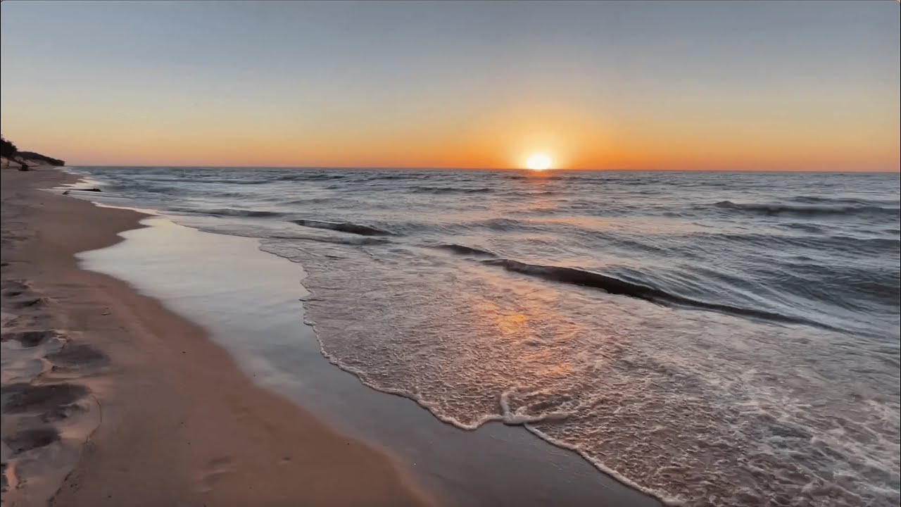 Soft Ocean Waves & Calm Ambient Music 🌙 Peaceful Sound