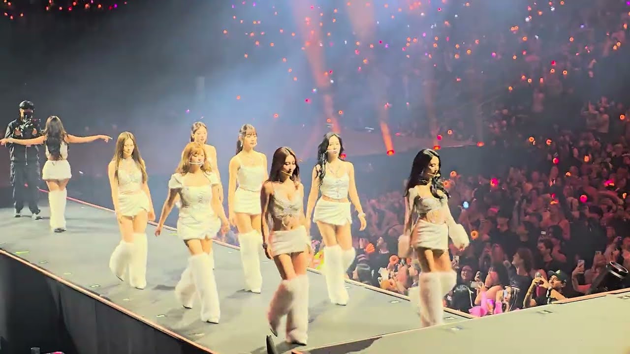 Twice-Set me Free | Atlanta 26-2-27