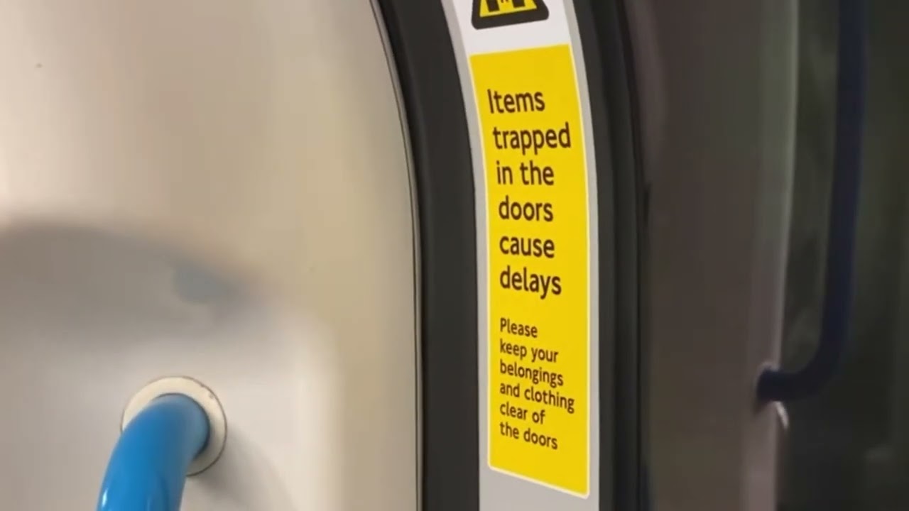Victoria Line: The Next Station Is Closed (Green Park)