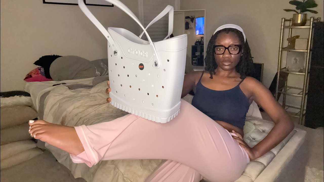 ASMR | Girl, what’s in that bag? RAW and UNCUT 👽 #asmr #whatsinmybag 