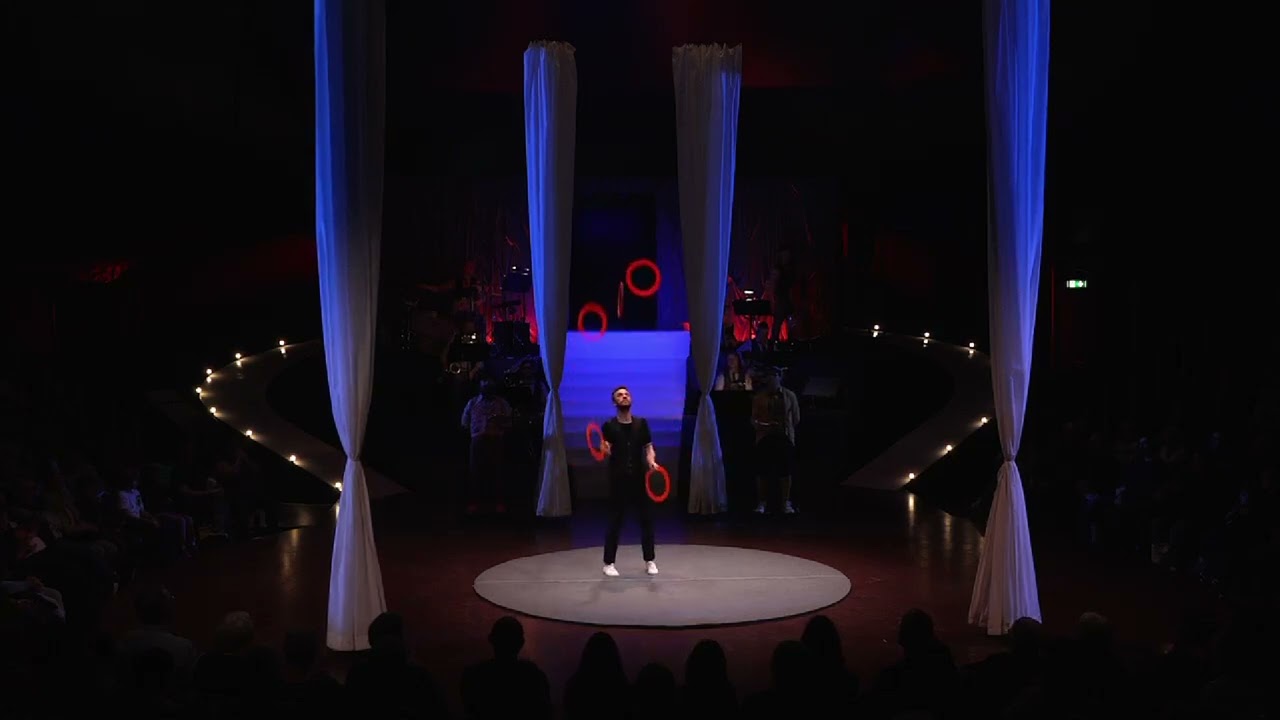 Circus Monti 2024 &ndash; &laquo;Weil wir fliegen k&ouml;nnen!&raquo; &ndash; Ringjonglage mit Mario Muntwyler