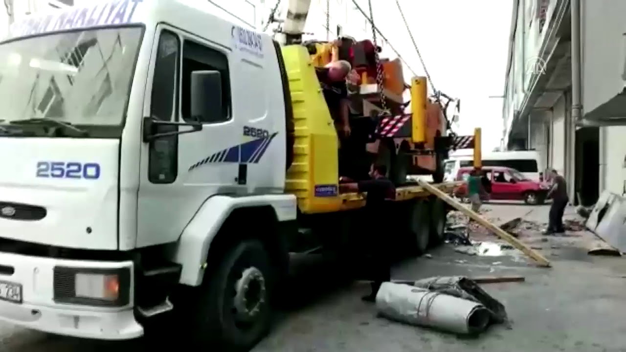 Beylikdüzü'nde vinç kazası: Halat kopunca...