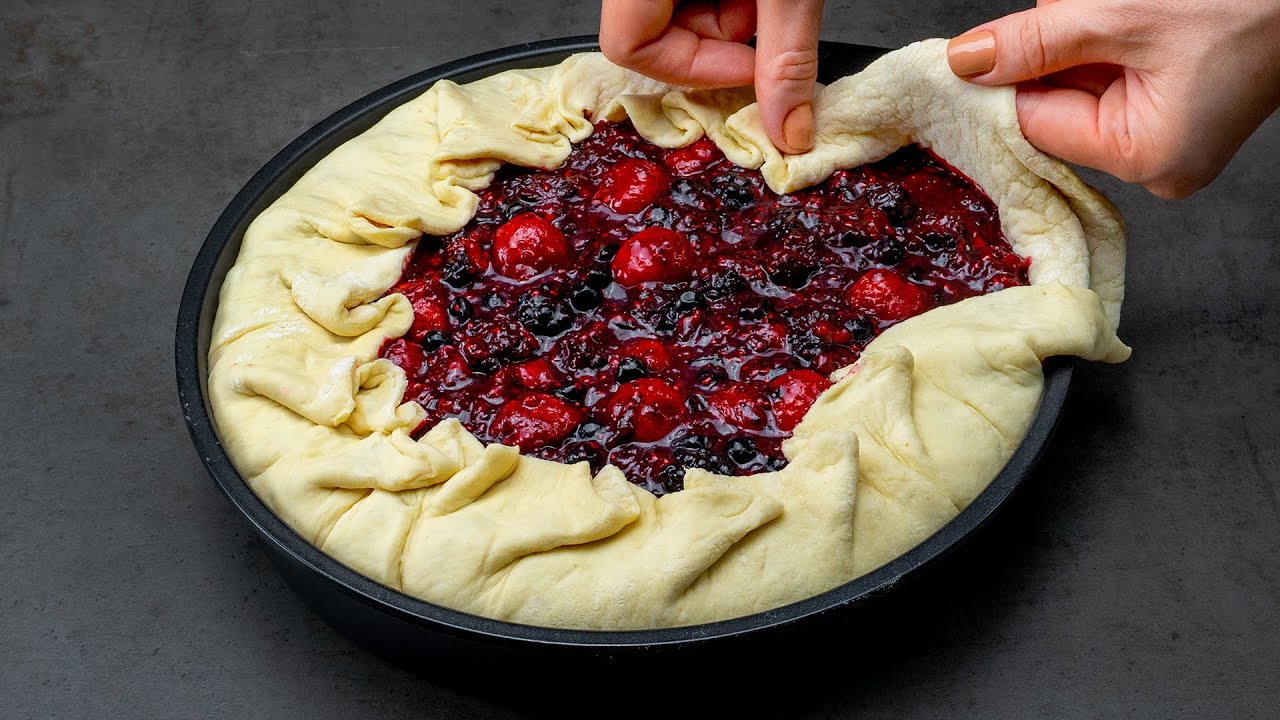 La torta con pasta sfoglia e frutti di bosco seguita da milioni di persone!