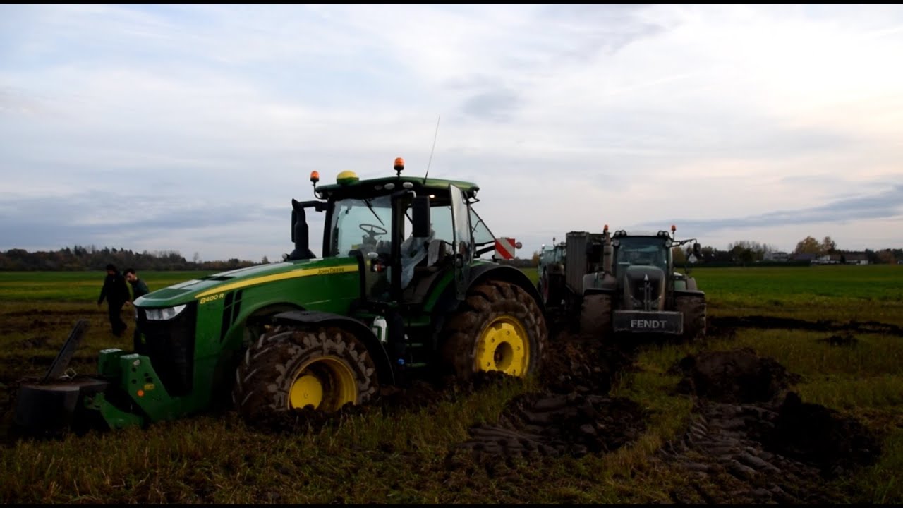Zapadlý Fendt 939 a JD 8400R I 939 and John Deere 8R STUCK in mud - 2020