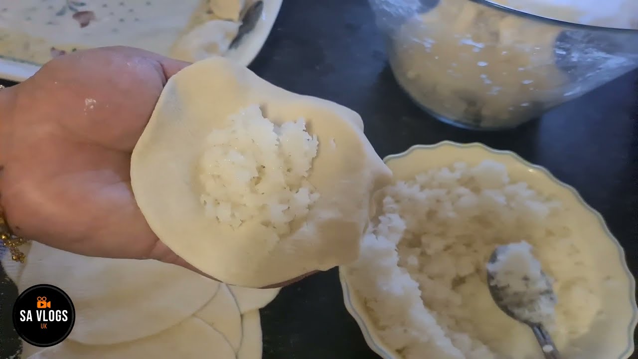 I made Coconut Samosas | আমি কিভাবে নারিকেলে ভাজা পুলি পিঠা তৈরি করি | SA Vlogs UK