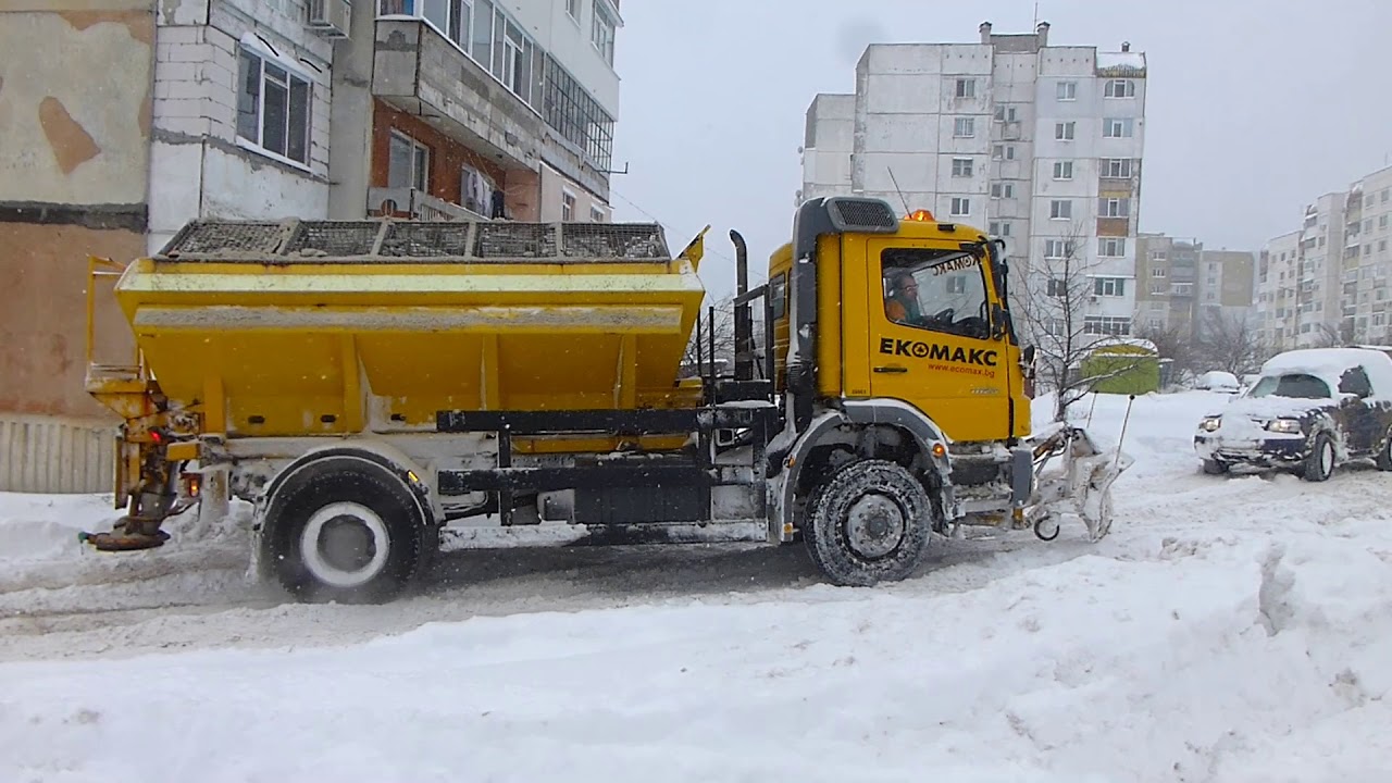 Уникално!Снегорин закъса в град Шумен