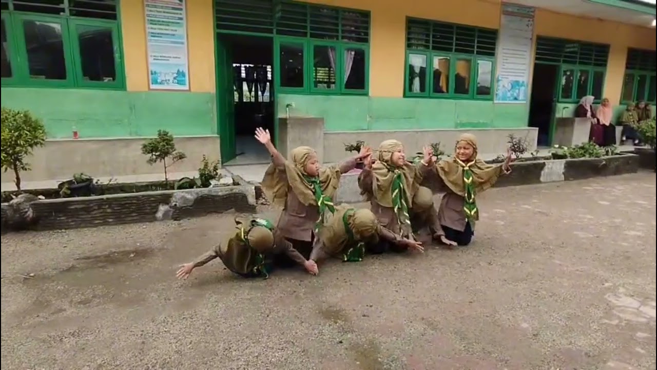 Tari Badindin dari kelas 1.3 SD S 118 Muhammadiyah Gunungtua
