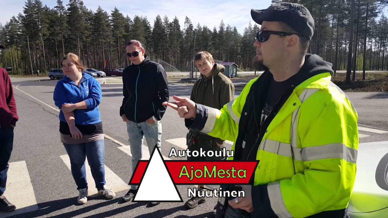 Autokoulu AjoMesta Nuutinen - Miten l&ouml;yt&auml;&auml; hyv&auml; turvav&auml;li?