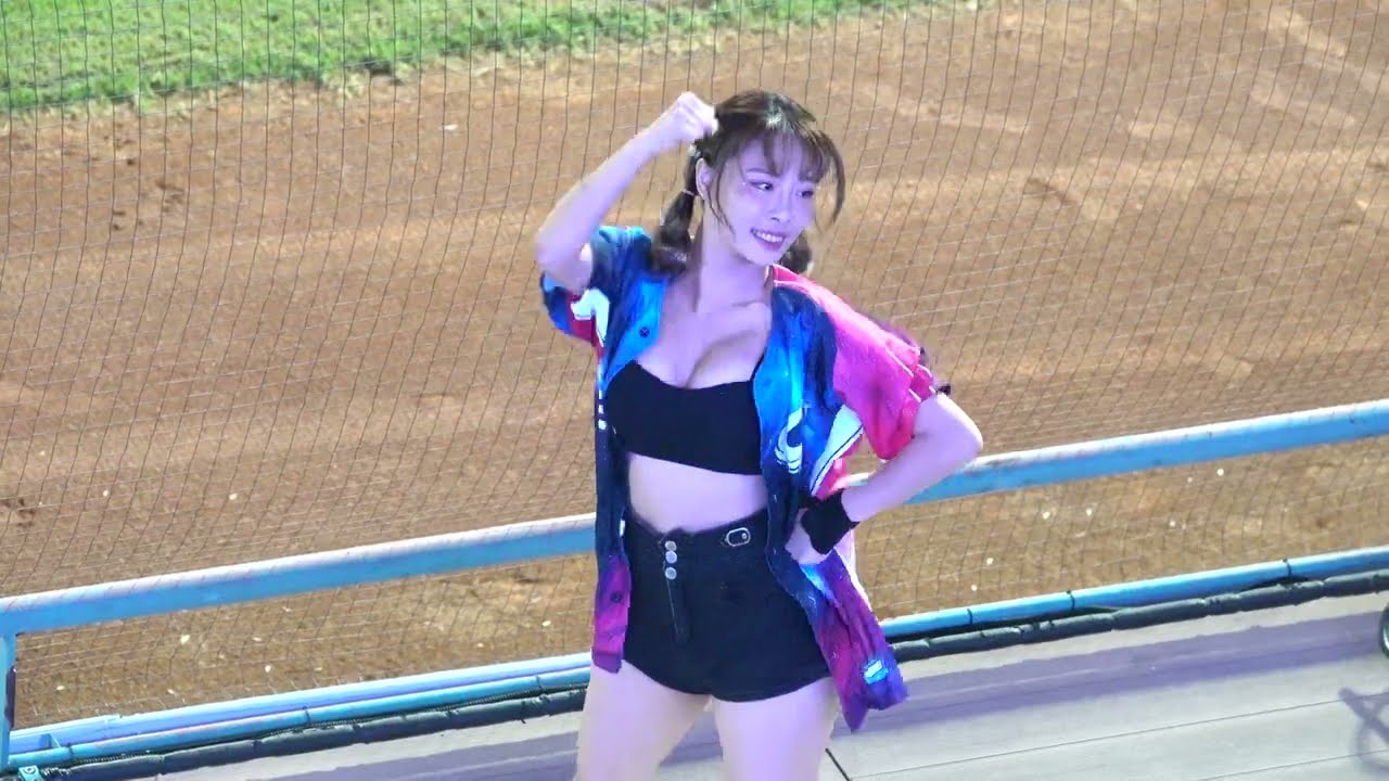 [卡卡] 世界和平 張進德應援 這套服裝太讚啦！！ 230910 G-Pop 上帝視角