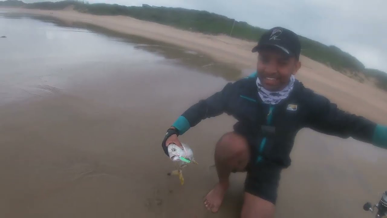 Umkomaas- Spinning for Kingies #saltwaterfishing #okuma #lurefishing