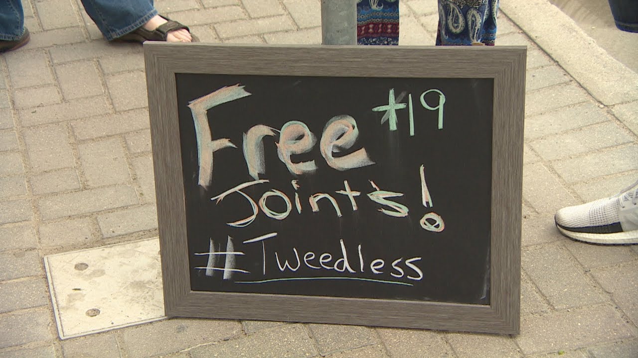 Pot protesters crash Tweed opening in downtown Saskatoon, give away free joints