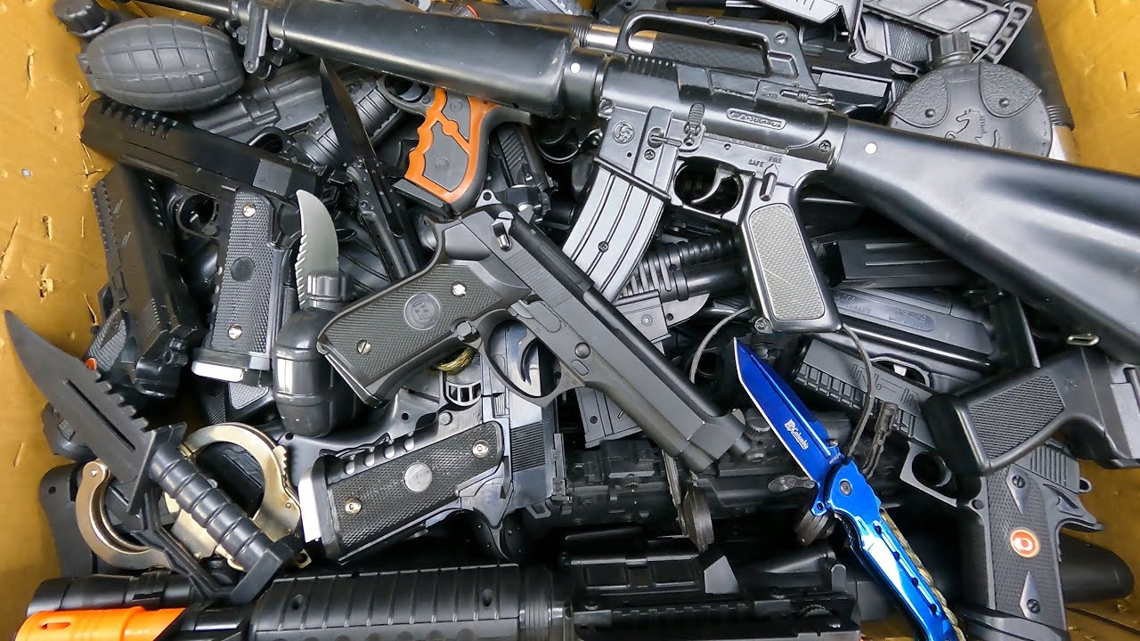 What&rsquo;s Inside This Toy Gun Box? Beretta M92, Black Pistols & Bead Blaster Guns Revealed!