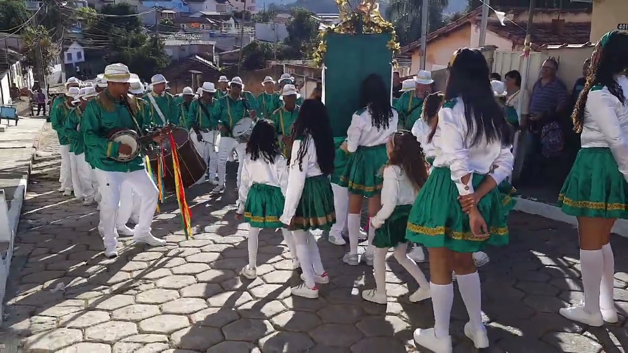 Vamos endireitar, vamos endireitar. É com a Virgem Maria oh meu Deus, Vamos endireitar! 🎶