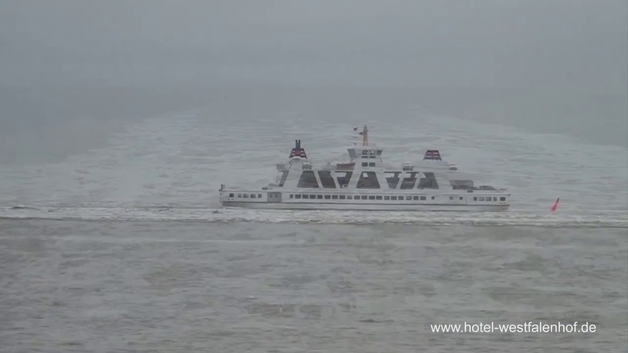 Schiffsfahrt durch das vereiste Wattenmeer von Norddeich nach Juist