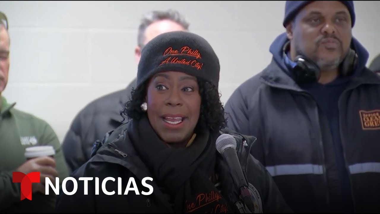 La alcaldesa de Philadelphia informa sobre la tormenta invernal que afecta a millones