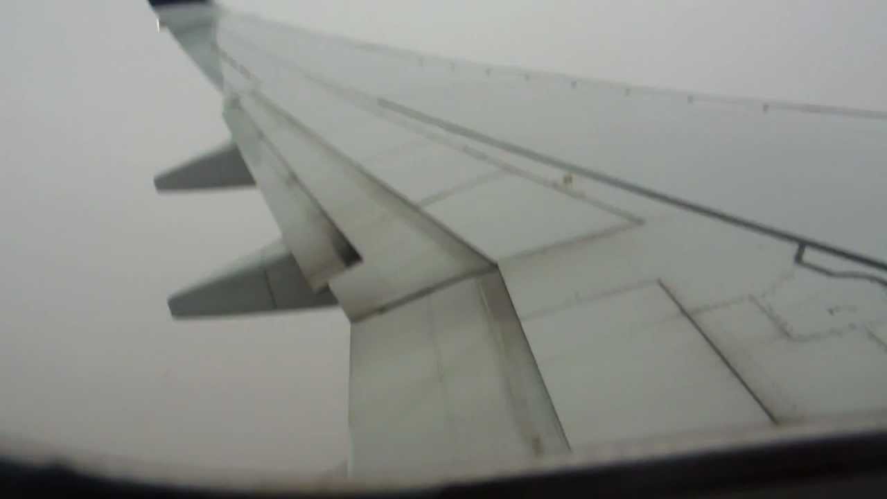 Alaska Air B737-890 Landing at very wet McCarran International Airport (Las Vegas)