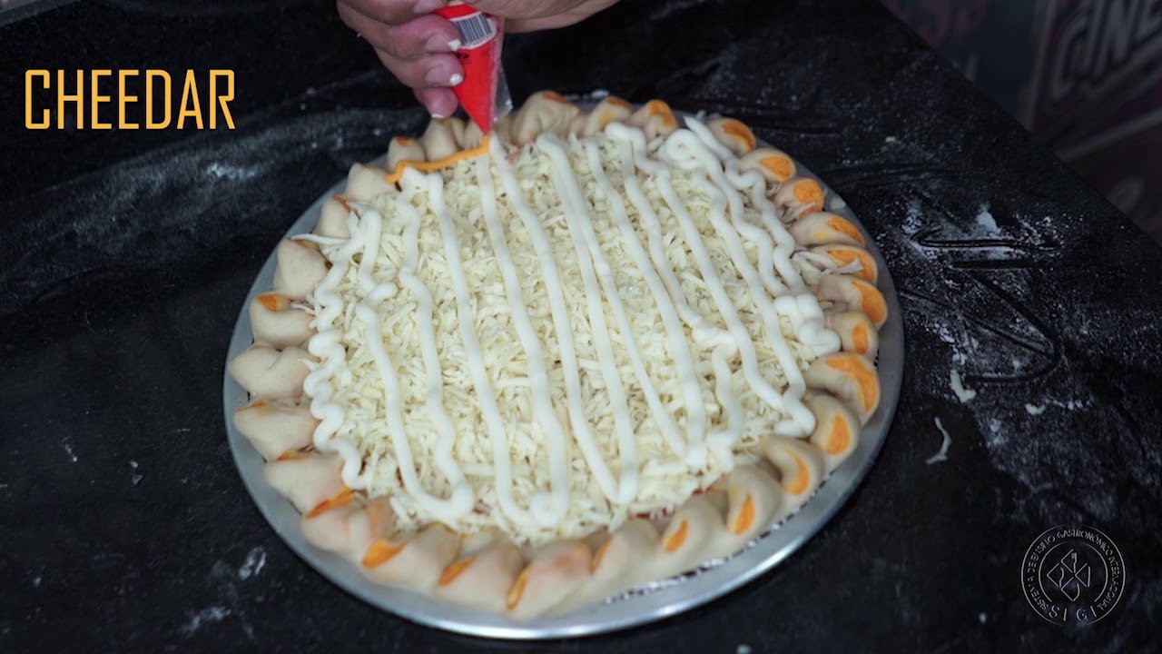 Pizza 3 queijos com borda camar&atilde;o de cheddar!