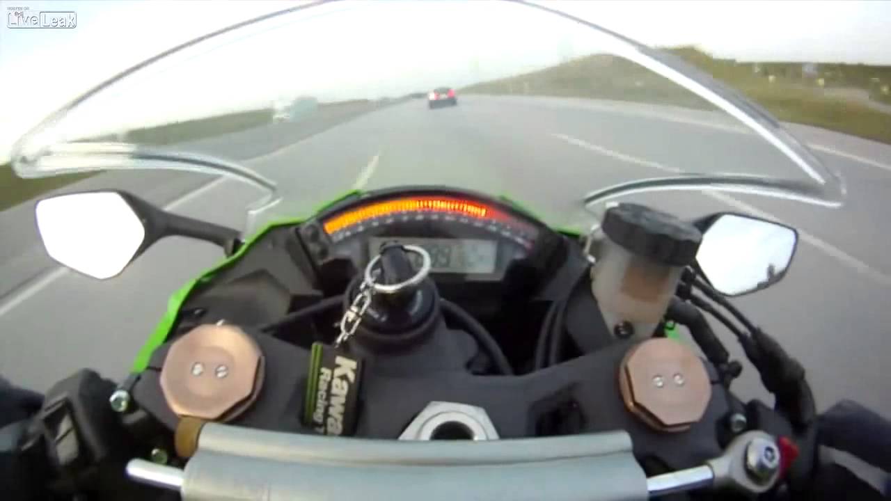 Audi RS6 vs. Bike 300 km/h + auf Autobahn