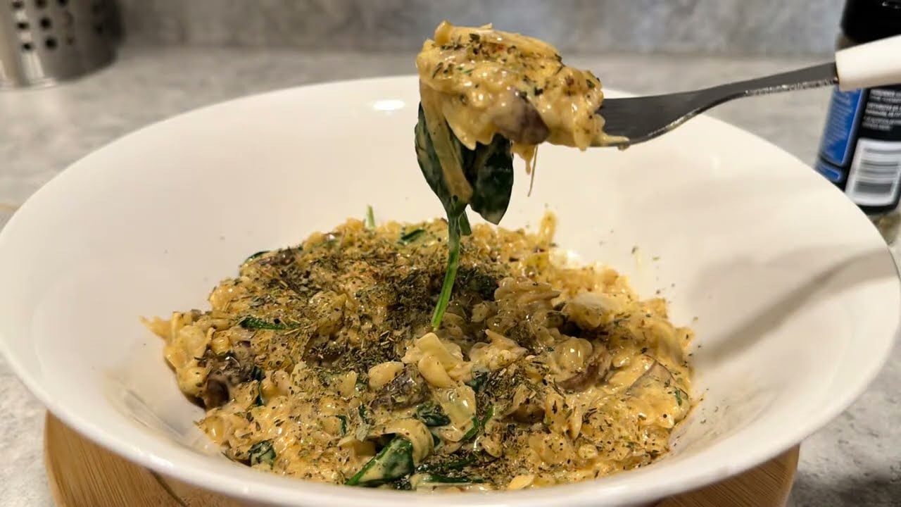 (Fettuccine Alfredo ) باستا لسان العصفور بالكريمة