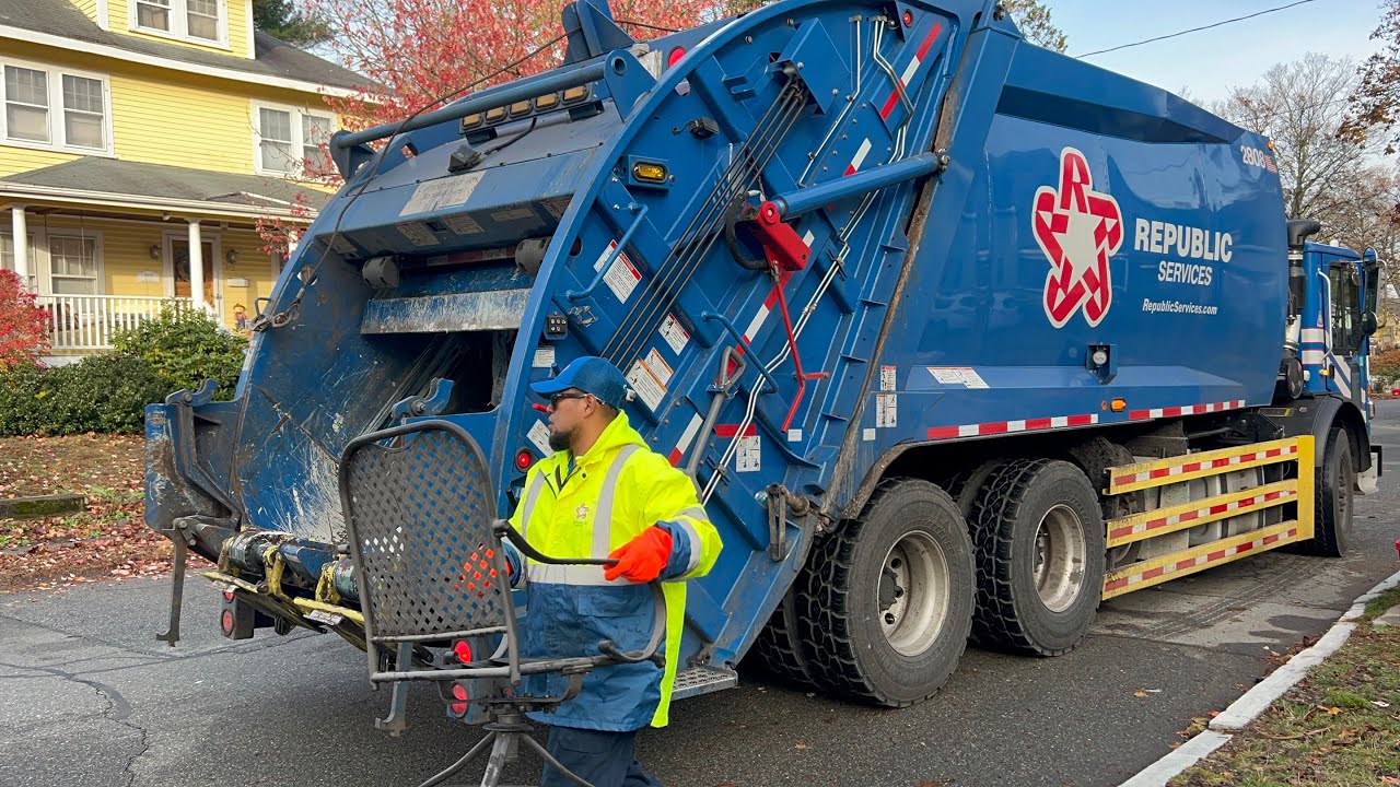Republic Services Garbage Truck Packing Reading Trash