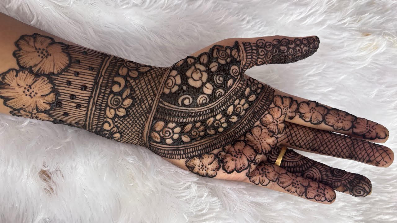 Floral beautiful mehndi easy & simple❤️ #trendingshorts #mehndi #trendingvideo #share
