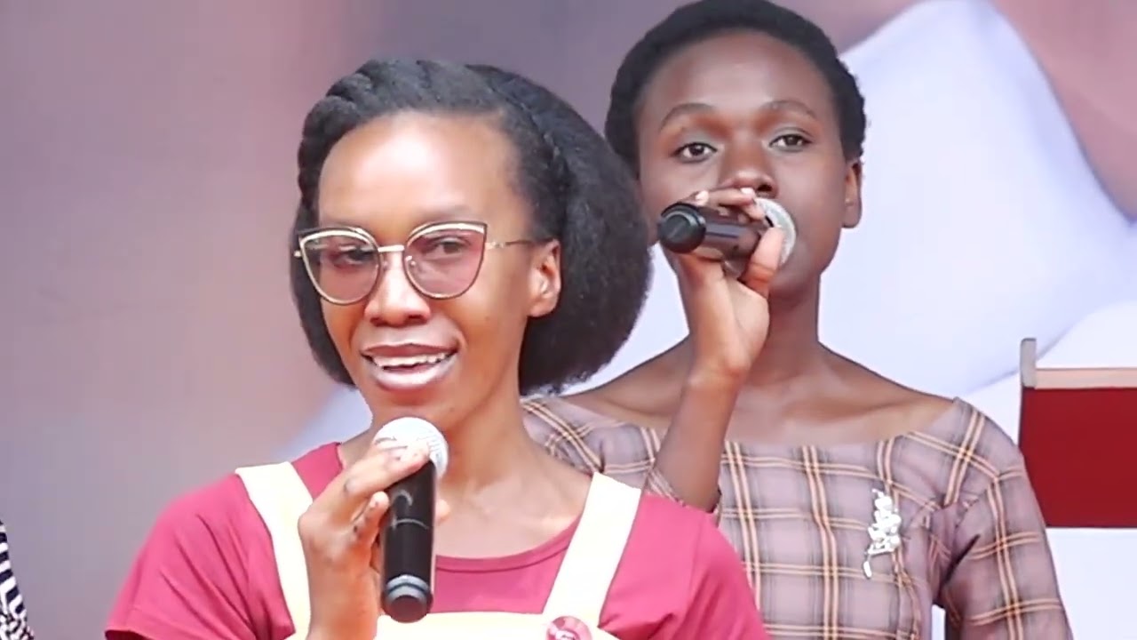 Heritage hymnal singers // Maneno hayatoshi / Live performance.