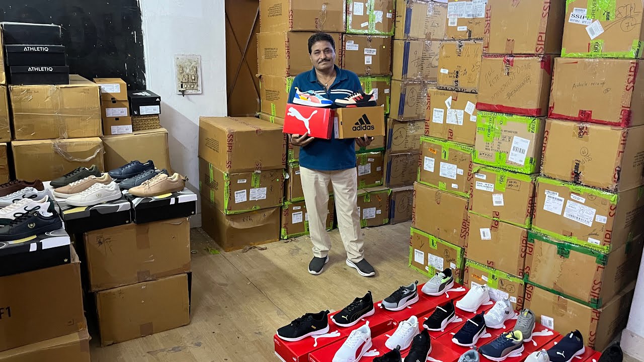 Biggest Shoes Wholesaler ₹300 | Original with Brand Bill | Shoes on Flat Price Inderlok Delhi