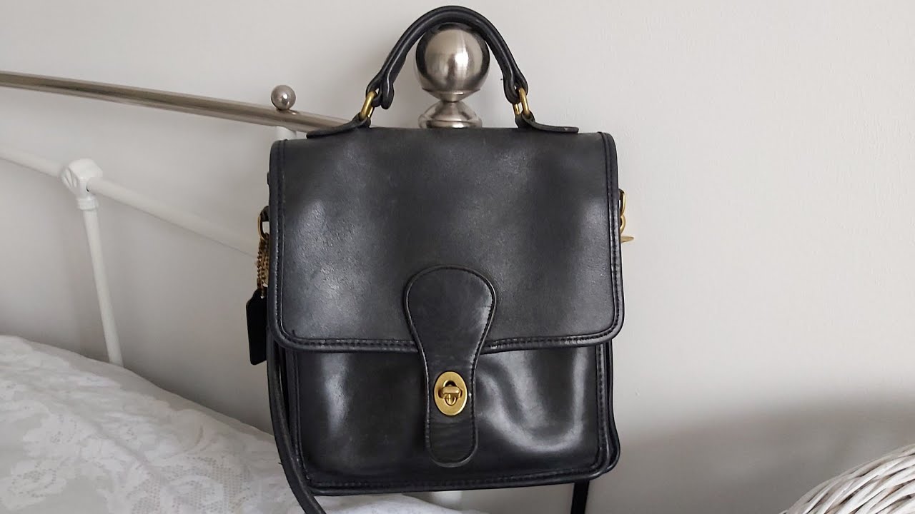 What's in my Vintage Coach Station Bag? A close up look at this classic bag.