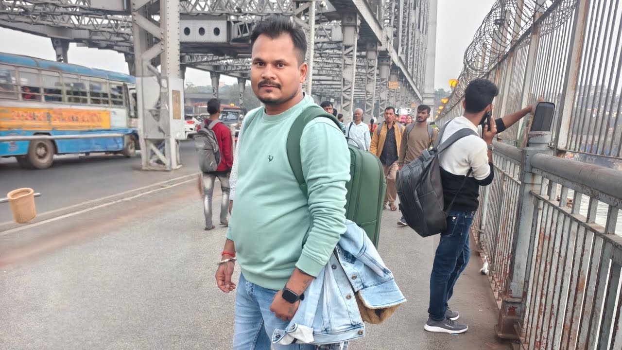 Patna junction to Howrah junction, Bridge via Vande bharat train 🚂#travel #kolkata #howrahbridge 