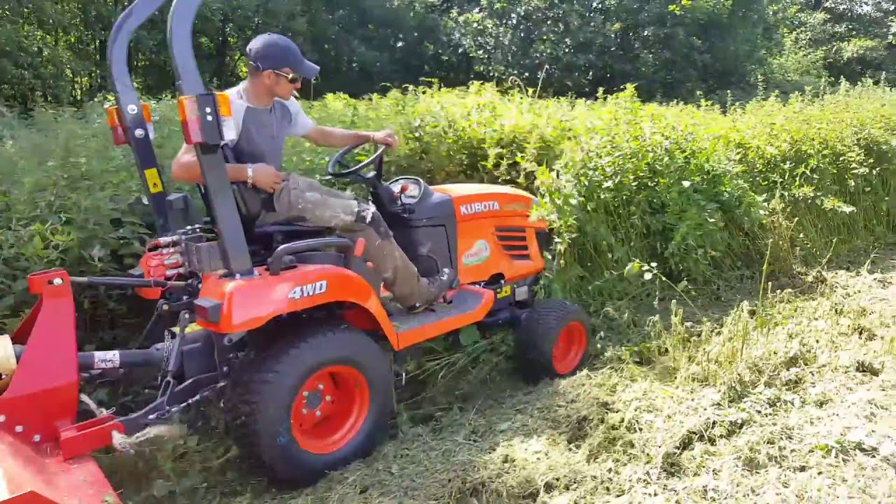 Tracteur Kubota BX2350 avec broyeur