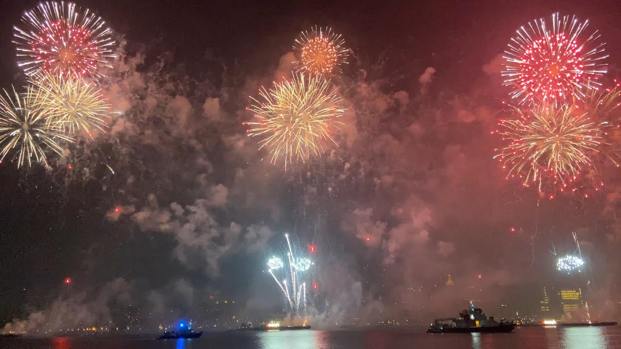 Macy's Fourth of July Fireworks NYC 2021 (iPhone View of 23rd Street with 3 Barges) from Brooklyn