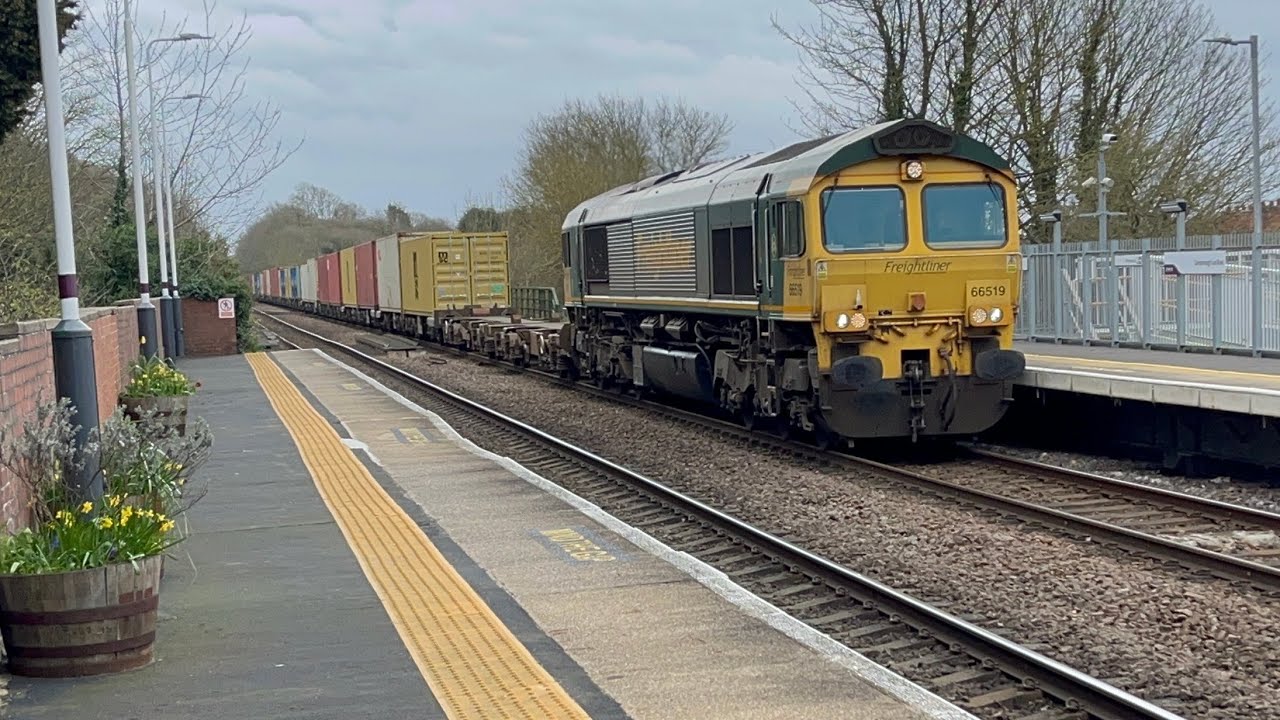 Northern/ Freightliner sandwich 195002 1L45 & 66519 4E81 Lea Road 12/3/2026