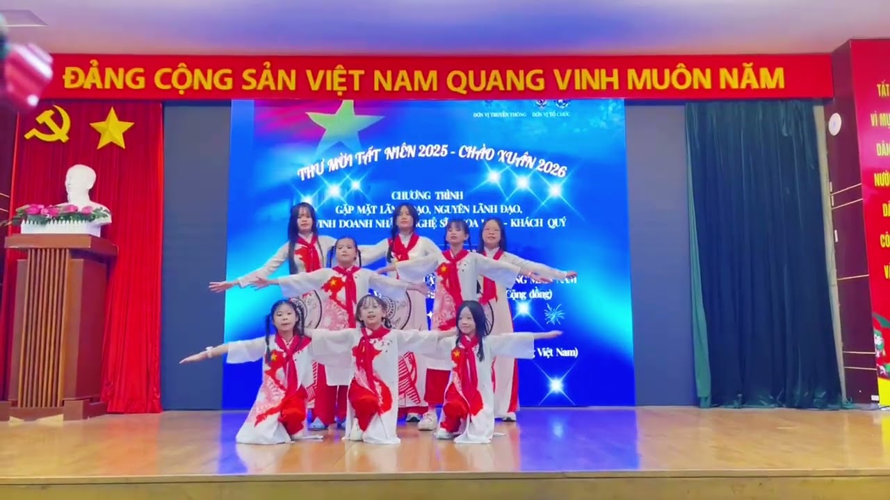 Mashup Hò Vươn Mình vs Ếch Ngoài Đáy Giếng -!Dance by Mini Stars