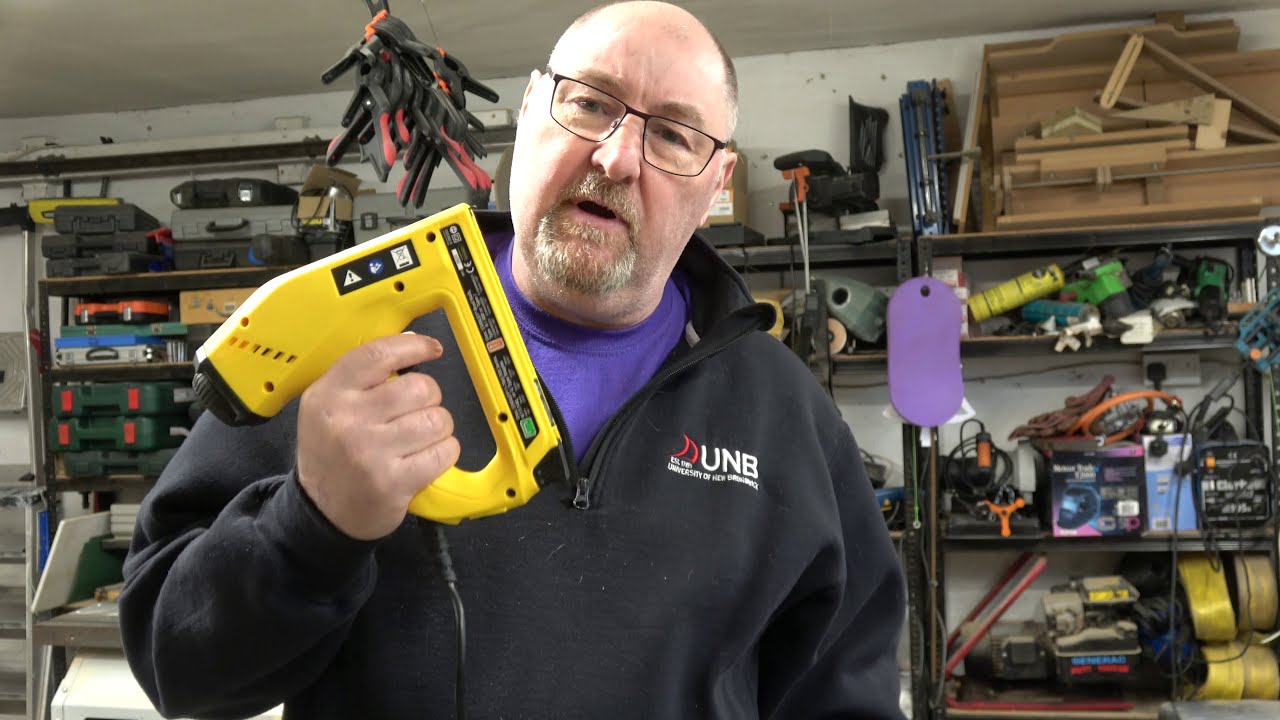 Степлер/гвоздезабивной пистолет Stanley TRE550. Обзор и демонстрация.