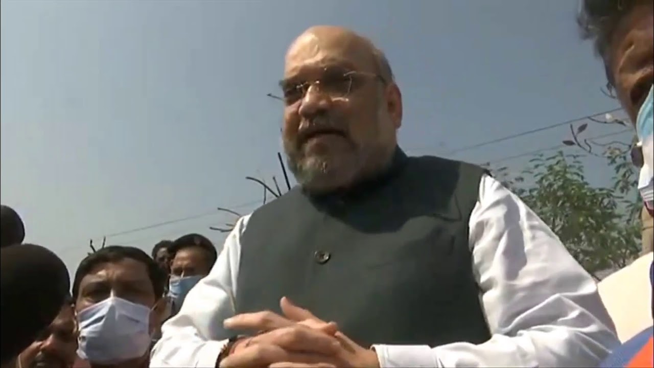 HM Shri Amit Shah pays floral tribute to Bhagwan Birsa Munda in Bankura, West Bengal.