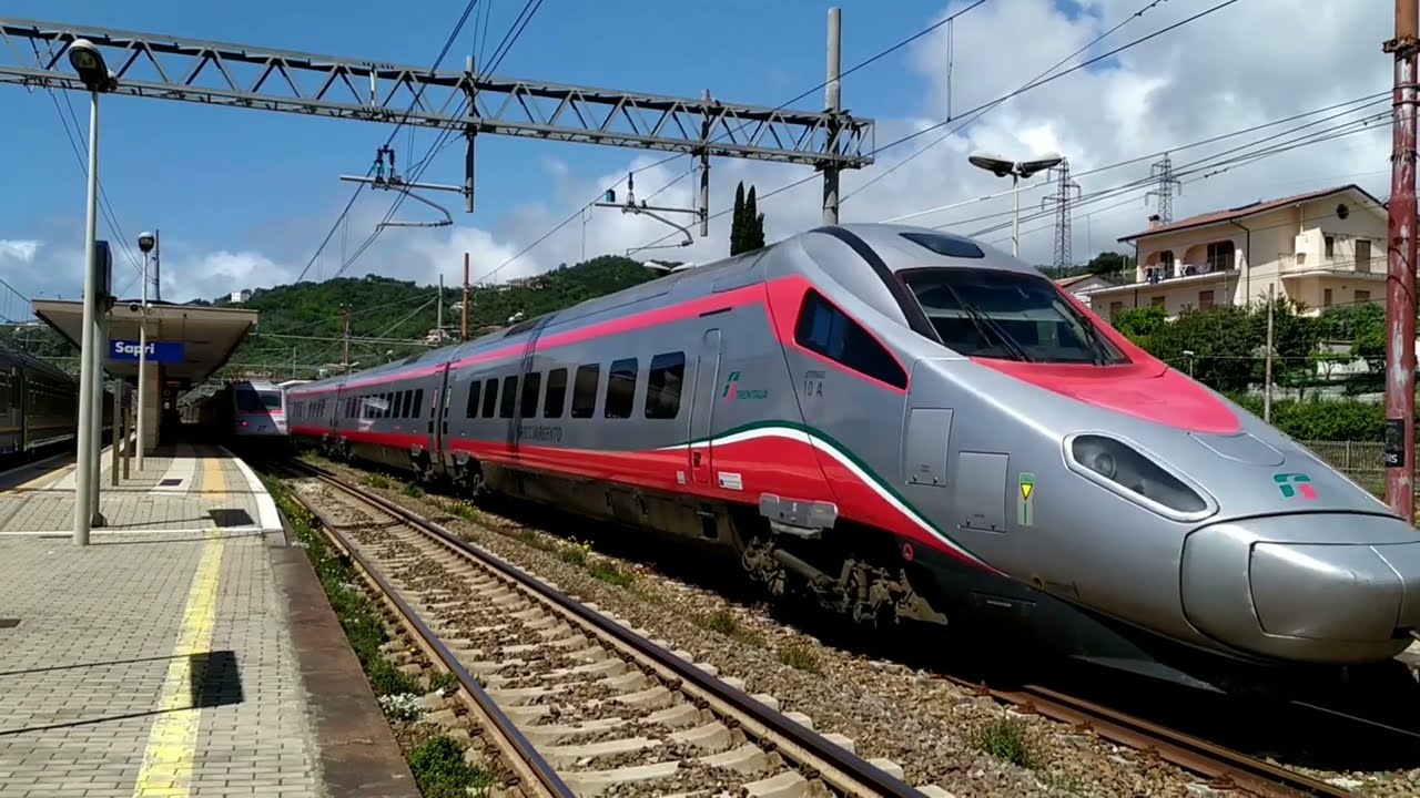VARI TRENI ALLA STAZIONE DI SAPRI!