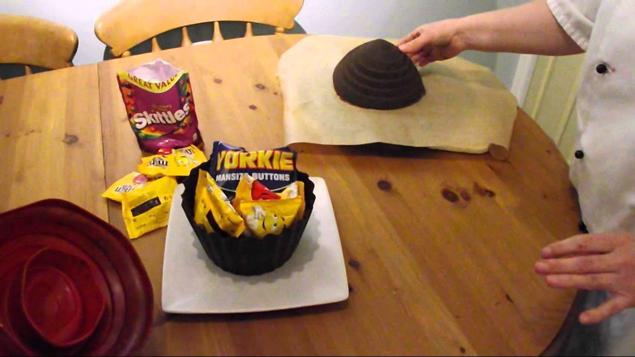 How to create a chocolate cupcake shell filled with sweets