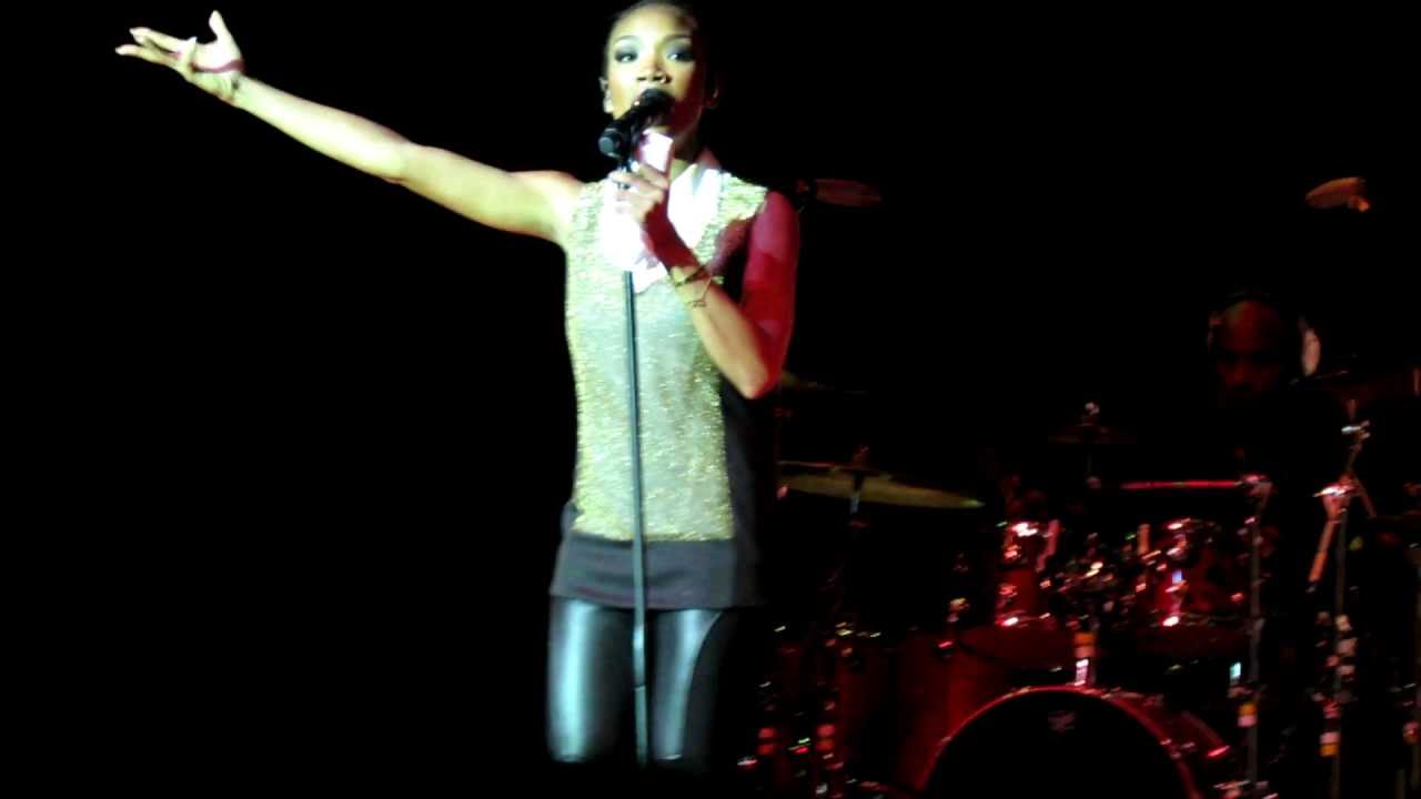 Brandy - Scared of Beautiful (Live)