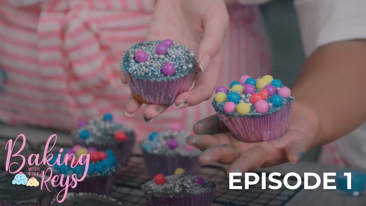 Baking with the Rey's | Holly Rey | Mimi Rey | What is a Tea Party without Chocolate Cookies🍪