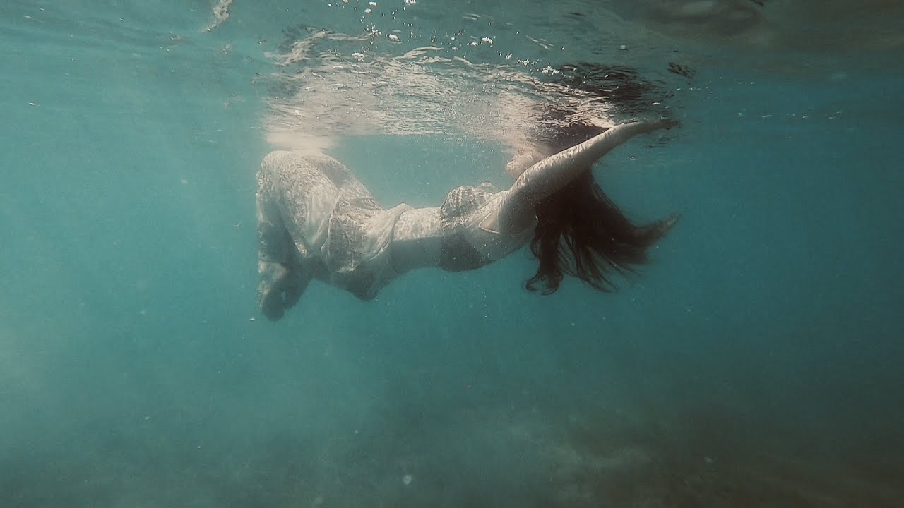 Ericka Corban - Waves