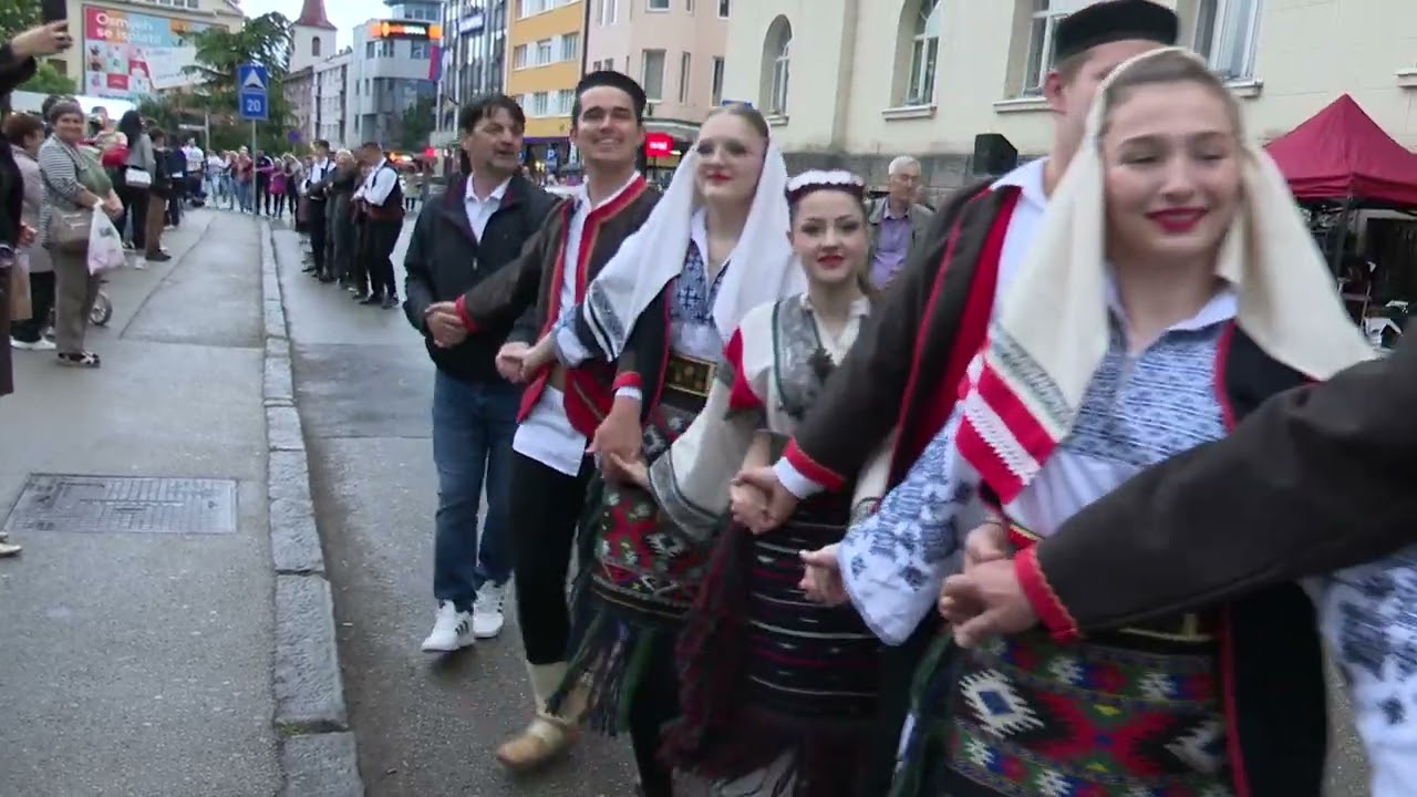 KOZARAČKO KOLO ISPRED GRADSKE UPRAVE BANJA LUKA  22. 04. 2025.