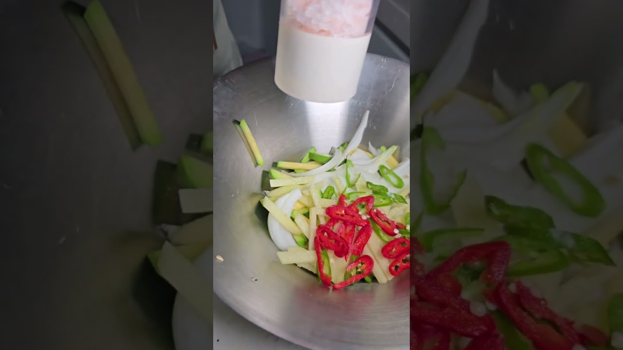 Koreańskie naleśniki z cukinii Idealna przekąska Makgeolli #gotowanie #przepis #mukbang #jedzenie #kr&oacute;tkie filmiki #rolki