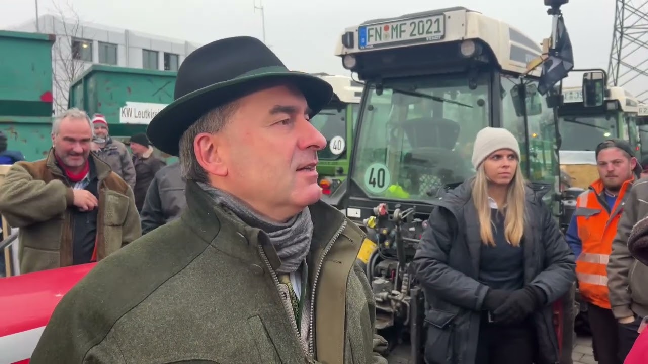 Landwirte protestieren gegen Ampelregierung in Lindau - Hubert Aiwanger vor Ort