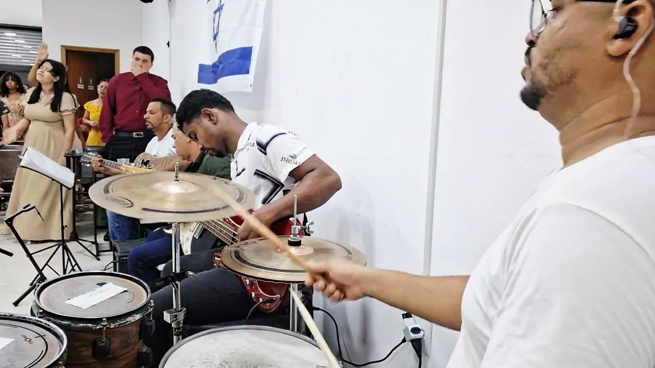 cantora  grasiele   cantando planos de Deus     minis. apostólico avivah
