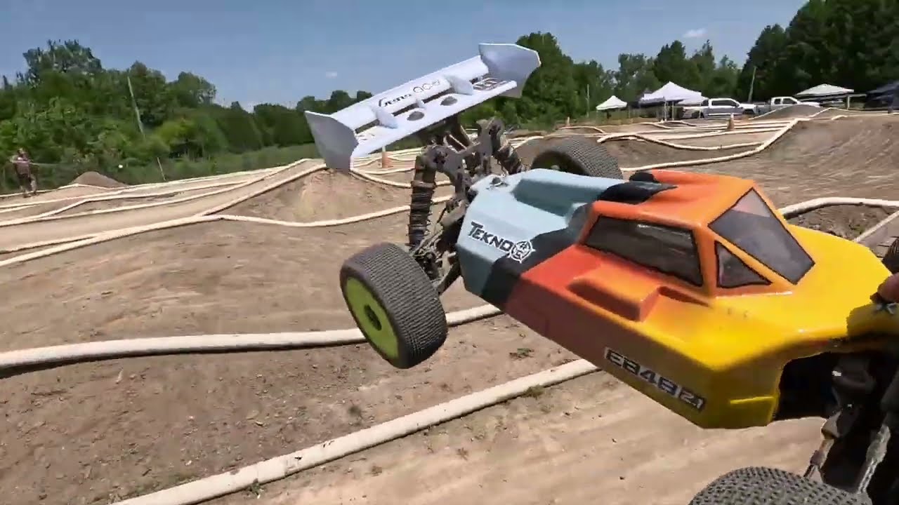 BATTLE for the BUMP UP with TEKNO EB48 2.1 E-Buggy - Netcruzer RC
