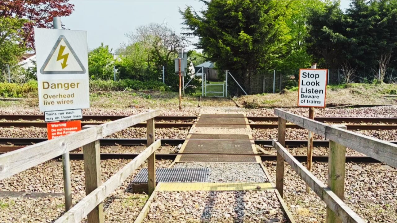 High Speed Trains at Footpath Crossing! Hill House No1 (Footpath) Level Crossing, Essex